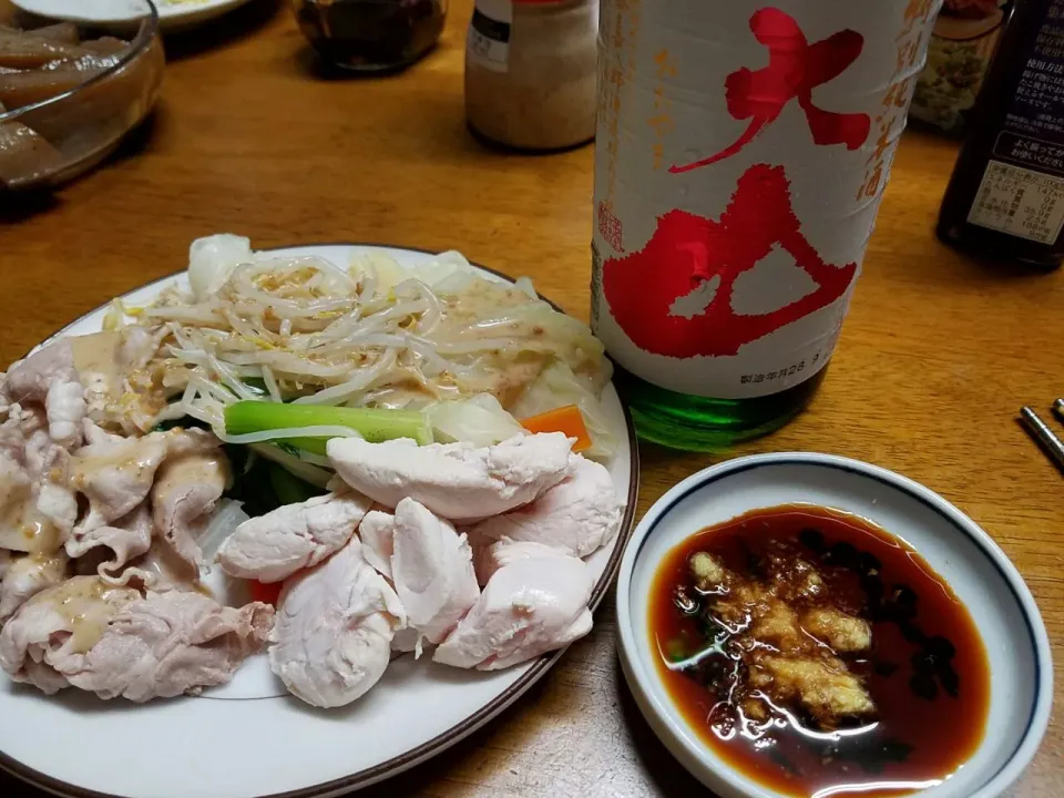 Snapdishの料理写真:今晩はこれです #鶏の霜降り #冷しゃぶ #日本酒 #ひやおろし|Morito Kamiyaさん