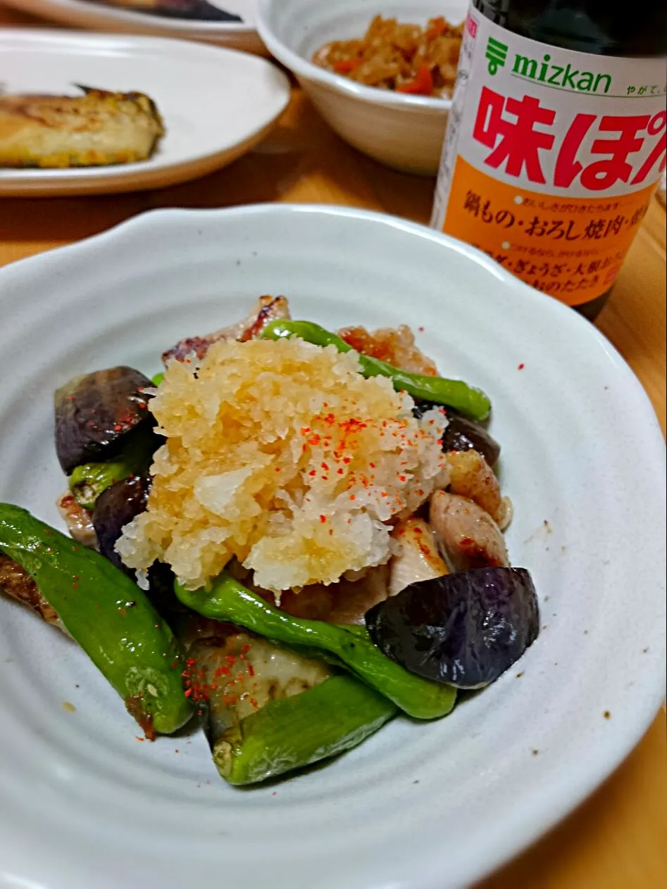 なすとししとうと鶏肉炒めに大根おろしのっけ🎵味ぽん👍
ミツカンさんの 味ぽん✨  ありがとうございます😊|yucaxxxさん