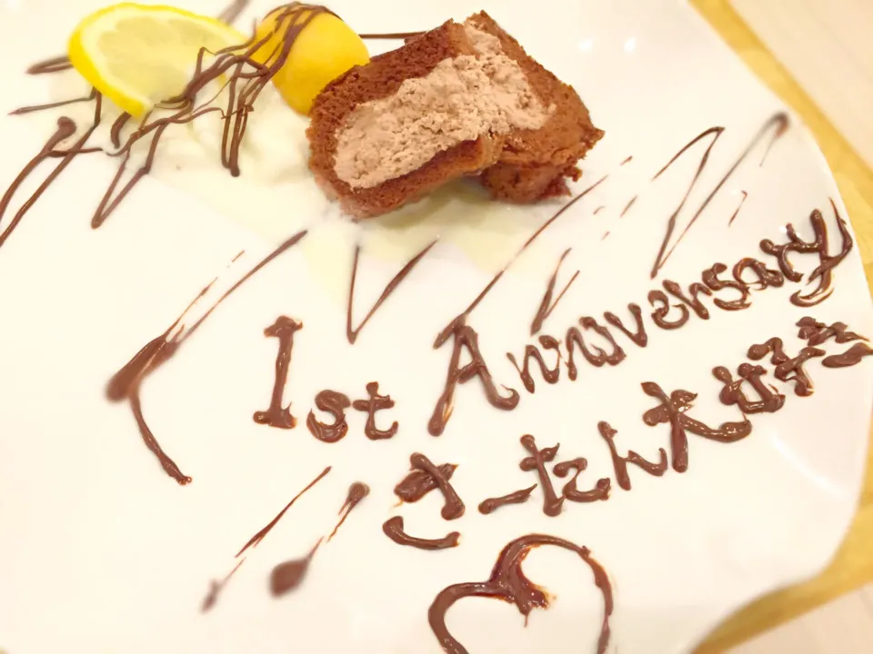 Snapdishの料理写真:サプライズケーキ！1年記念日♡ありがとう！幸せだよー！|カズキ君の料理🍳😋💕たまに私🤓さん