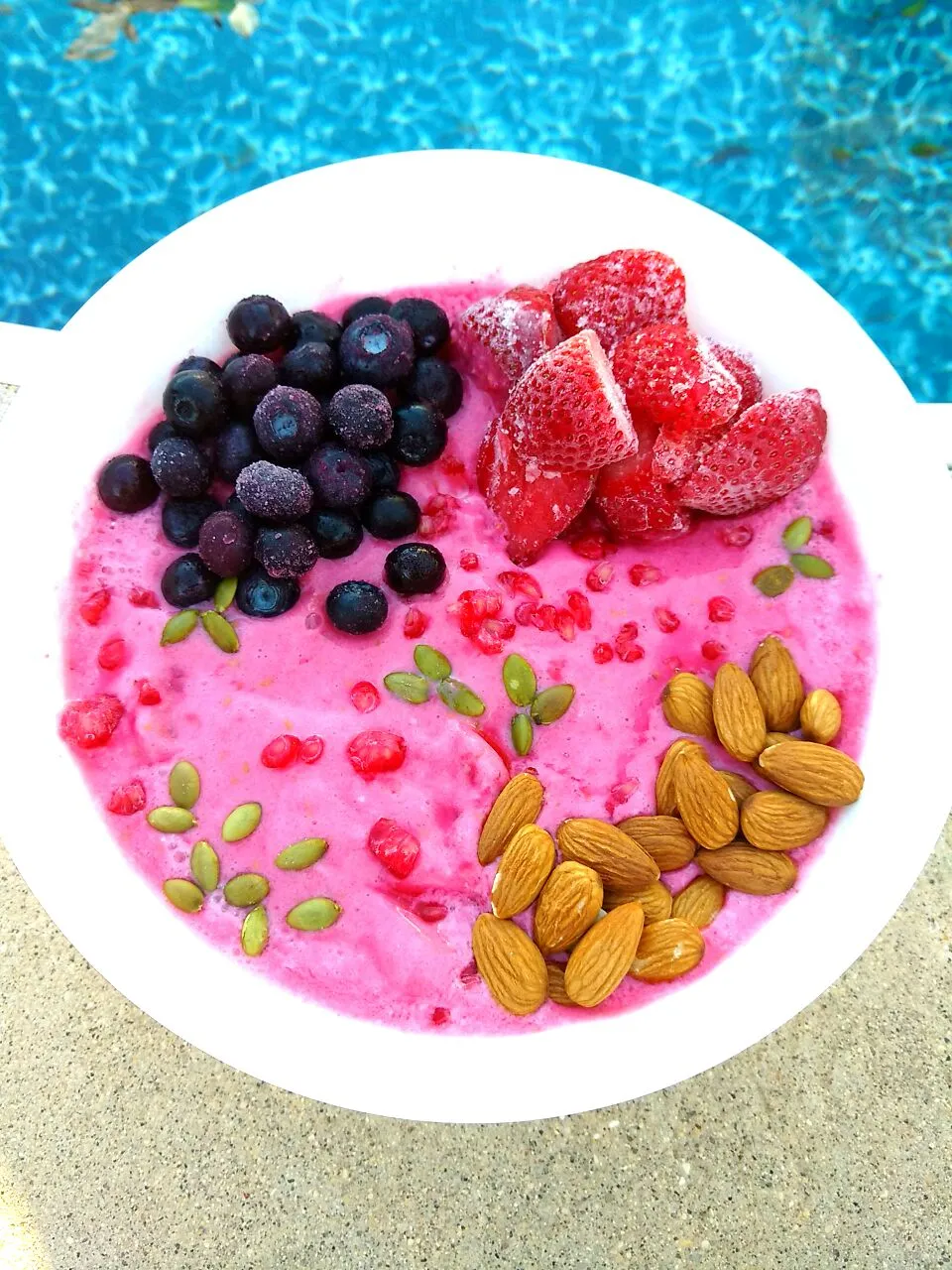 raspberries Smoothie bowl|paulaさん