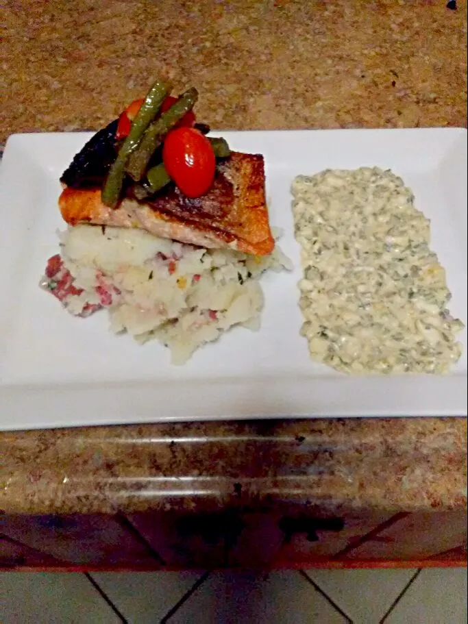 Seared Salmon with Sauce Gribiche, Served Mashed Potatoes, and Braised Green Beans and Cherry Tomatoes.|bethさん