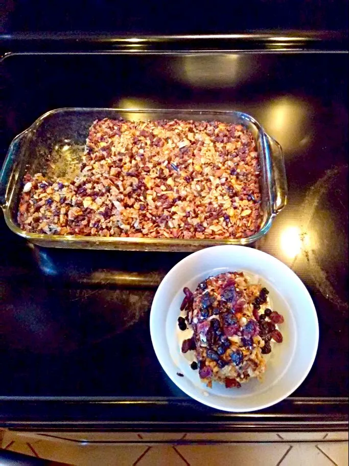 Baked Oatmeal with Nuts. Served with Mixed Dried Berries and Cream.|bethさん