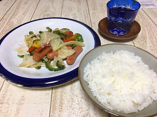 Snapdishの料理写真:今日の男飯(⌒-⌒; )お昼バージョン♫
超手抜き野菜炒めwithオニオンオリーブオイル♫|ひーちゃんさん