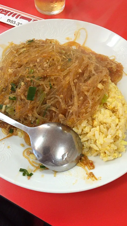 Snapdishの料理写真:ハルチャー(春雨と挽肉のうま煮と炒飯)@四川一貫(神田小川町)|yoooochanさん