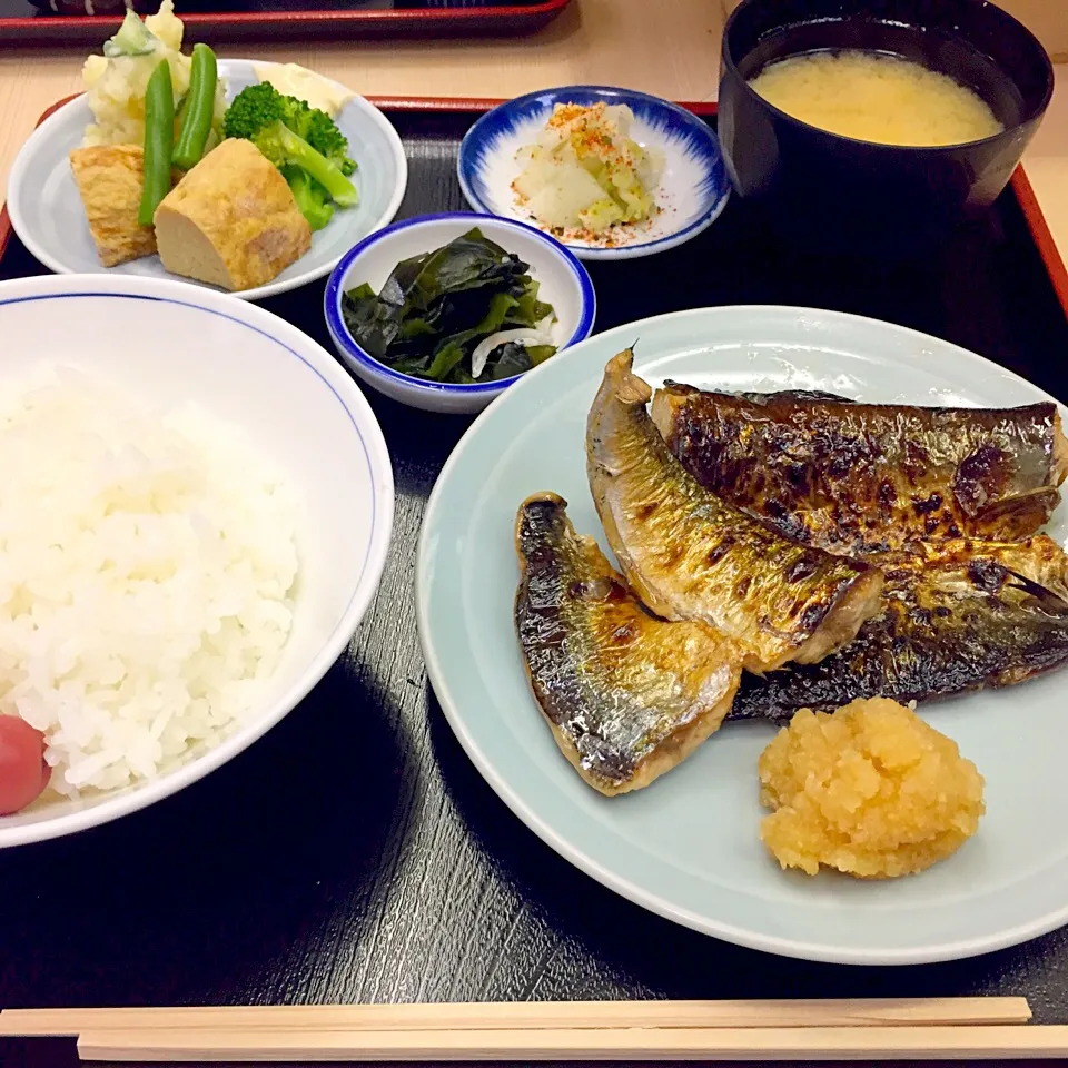 Snapdishの料理写真:さんまの開き焼き定食|流線形さん