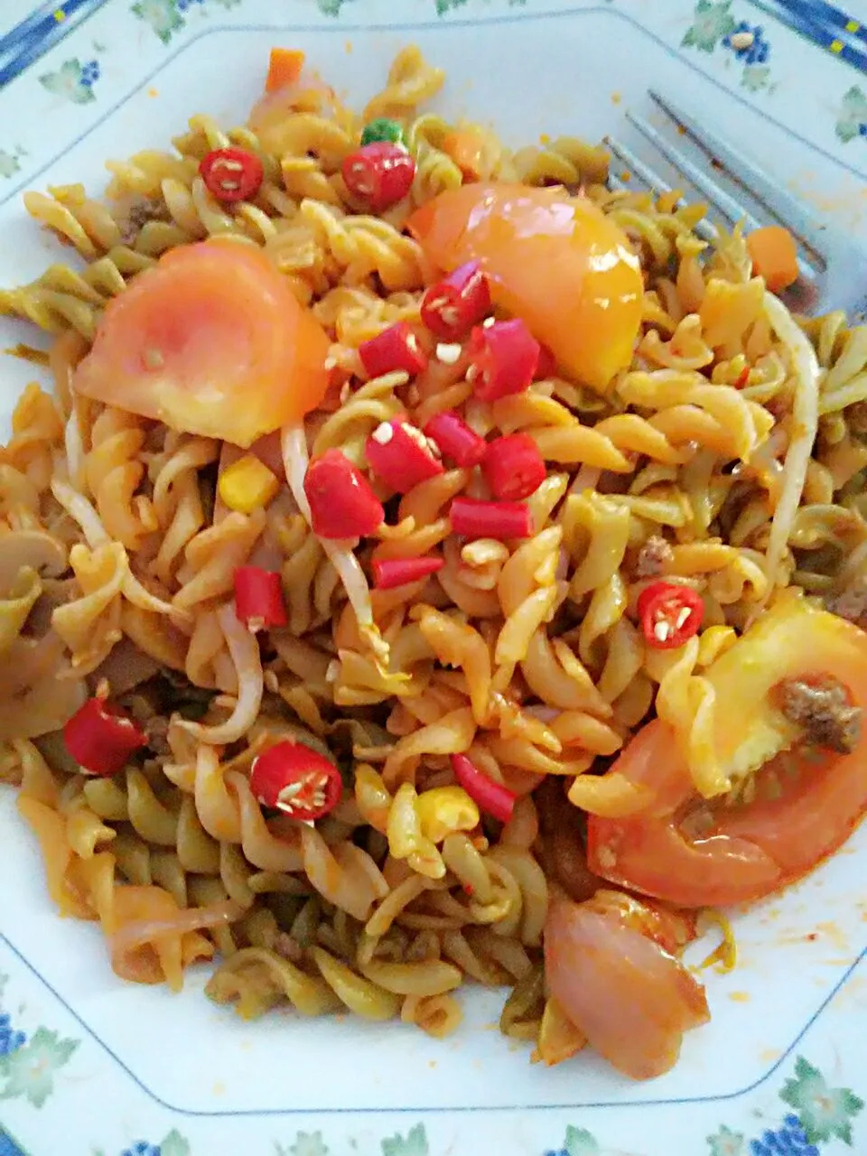 Stir fry pasta with lots of cili padi.|Mas TigeRessさん