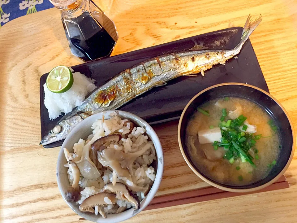 焼きさんま、きのこご飯、きのこ味噌汁✧*|Makiさん