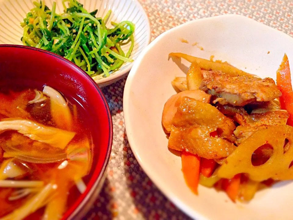 根菜と鶏肉の金平っぽいのと豆苗のピーナッツ和えときのこのお味噌汁|ともえさん