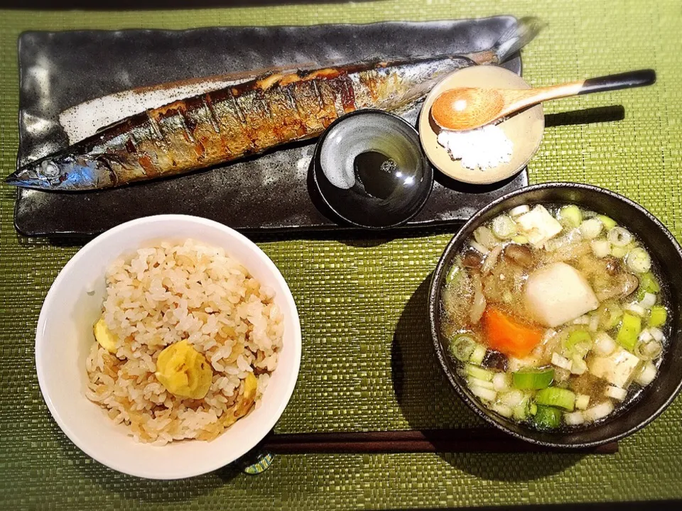 Snapdishの料理写真:十五夜 秋刀魚、栗ご飯、けんちん汁|AKIKOさん