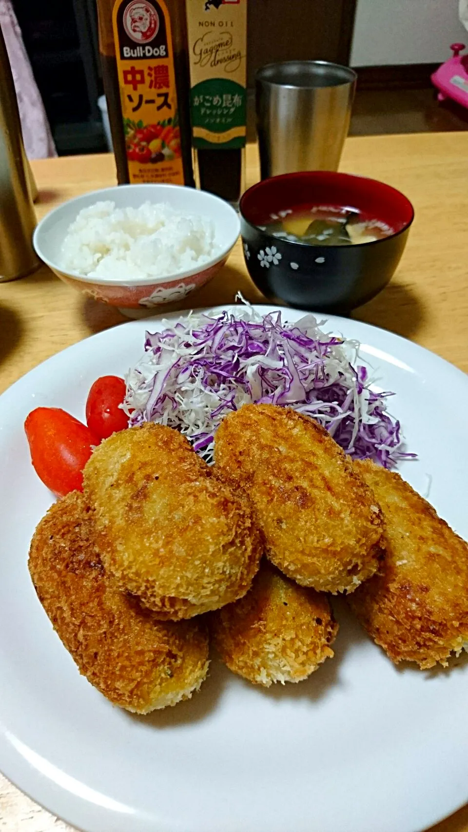 前の日の余ったポテトサラダで、リメイクコロッケ！かさましで挽き肉玉ねぎ豆腐入り|めぐまんさん