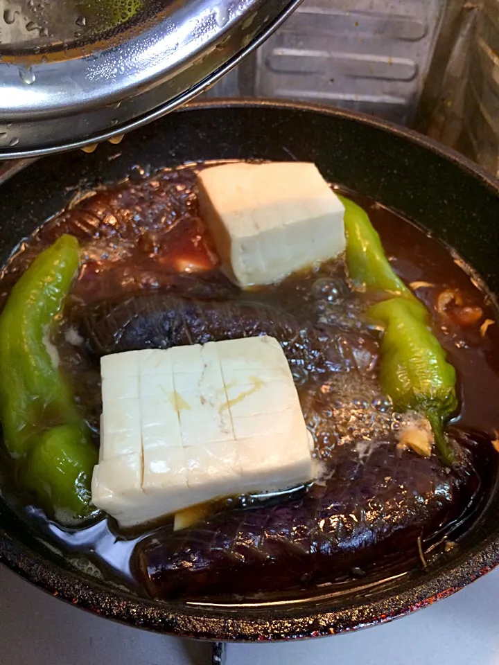 茄子と福耳とうがらしの煮浸し…メイキング中😅|風流料理人さん