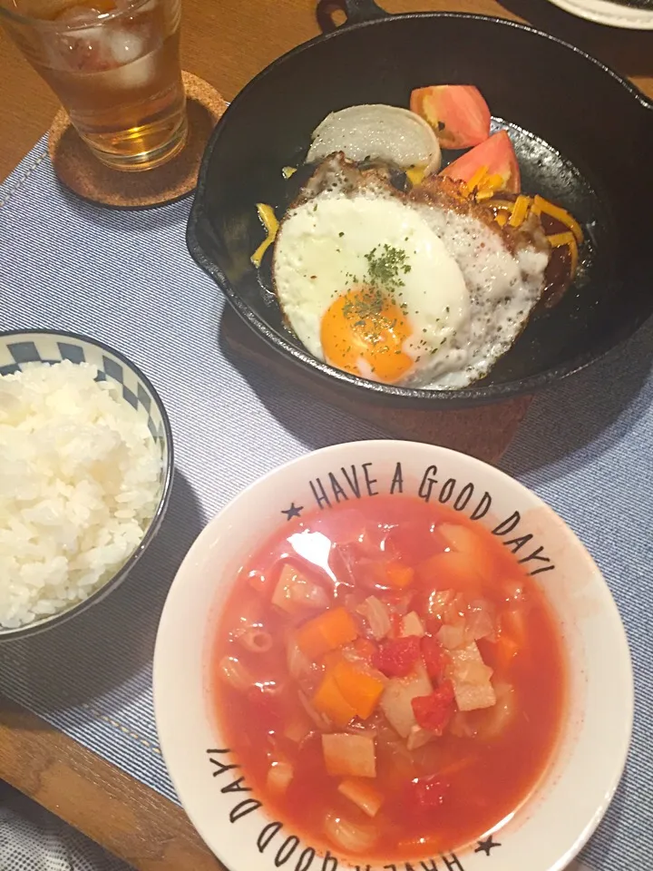 目玉焼きハンバーグ ミネストローネ ライス|ココノツさん