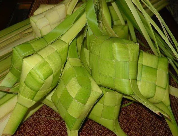 Homemade Rice Cake 'Ketupat' boiled in coconut leaves. Serve with Satay|Joha Hassanさん