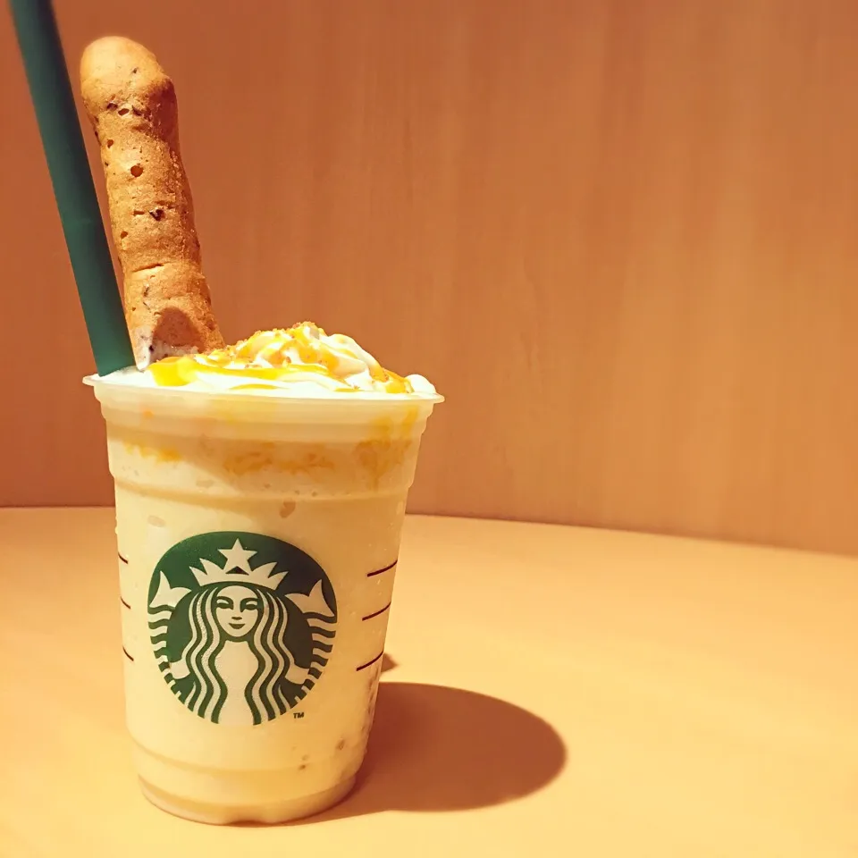 Snapdishの料理写真:♡ゴールデンメープルフラペチーノ with®キャンディウォルナッツ〜シュースティック添えて〜♡|miyuさん