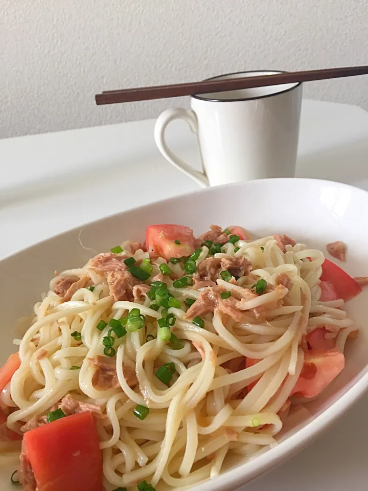 Snapdishの料理写真:ツナトマトうどん|Natsumi Moritaさん