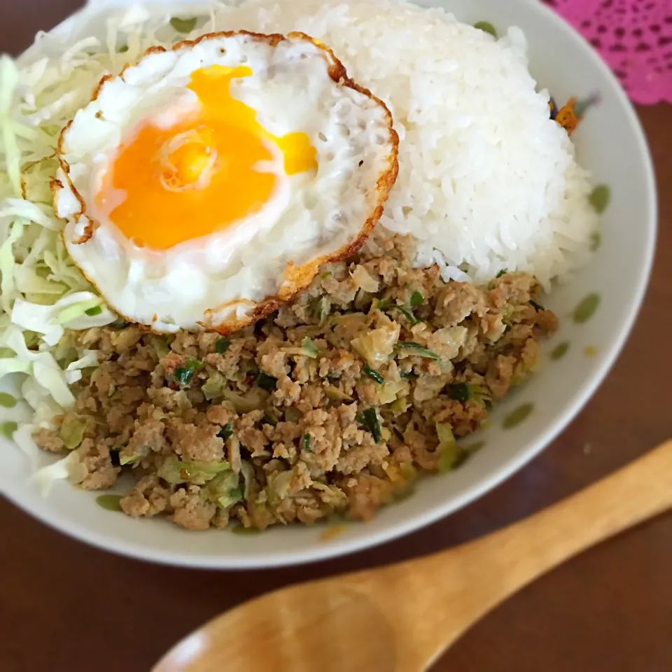 餃子のタネでガパオライス|えーなさん