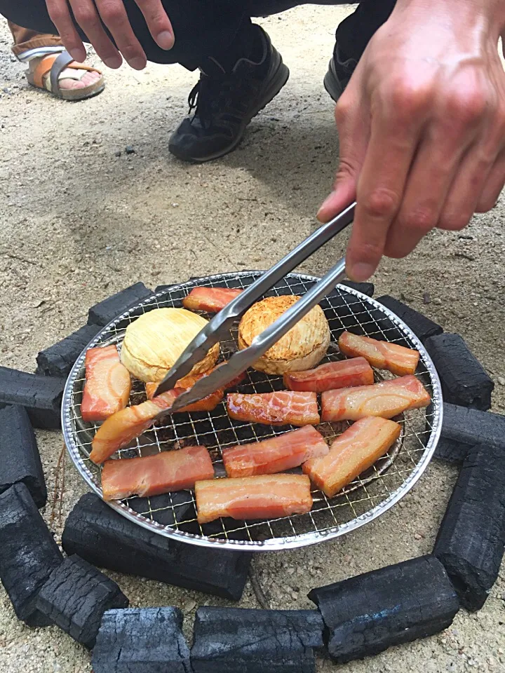 Snapdishの料理写真:カマンベールとベーコンの燻製|大介さん