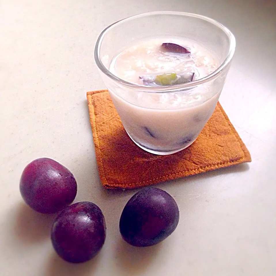 Snapdishの料理写真:まっちGさんの料理 フルーツ甘酒🍇|hihadaさん