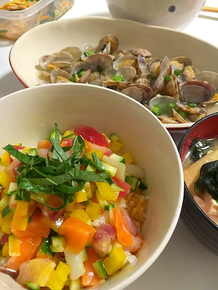 カサ増し海鮮丼・あさりの酒蒸し・お味噌汁|ちいこさん