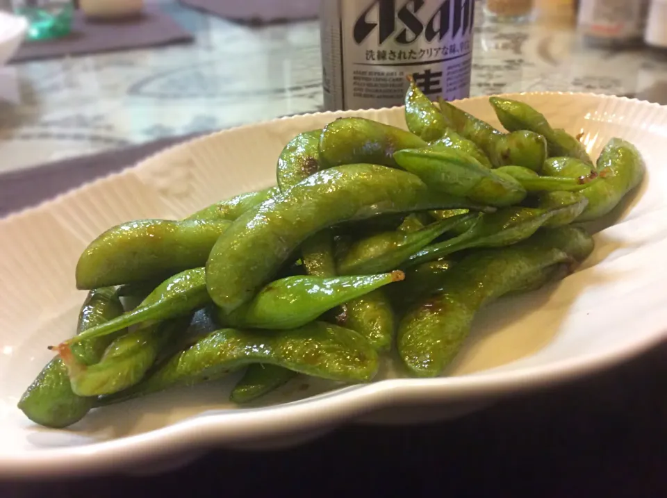 オイスターソースで炒めた枝豆🍻😻|アライさんさん