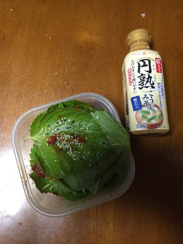 Snapdishの料理写真:えごまの葉のニンニク醤油漬け|角田　恭子さん