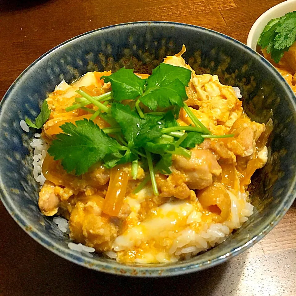 スポーツドリンクで下味😱安い鶏肉と卵で高級店の親子丼の味😍|ゆうみん（4人の母ちゃん）さん