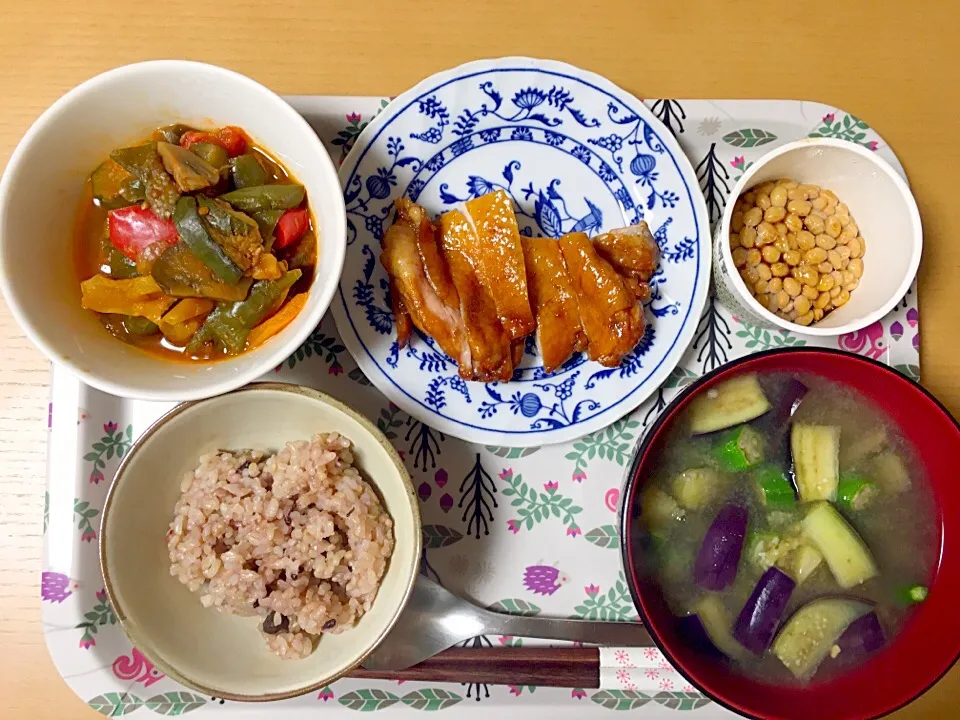 Snapdishの料理写真:9月16日
ラタトゥイユ
鶏肉の照り焼き
納豆
茄子とオクラの味噌汁
玄米|あちゃんみんさん