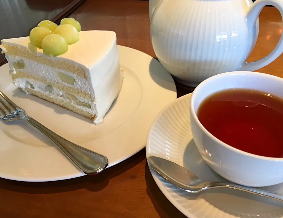 🍈メロンケーキ🍈アッサムティー🍵 🍰HARBS🍰期間限定🍈今月のケーキ🎂|milky7さん