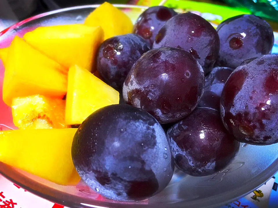 岡山の種なしピオーネと黄金桃 🍇🍑✨|くろねこっく🐈‍⬛さん