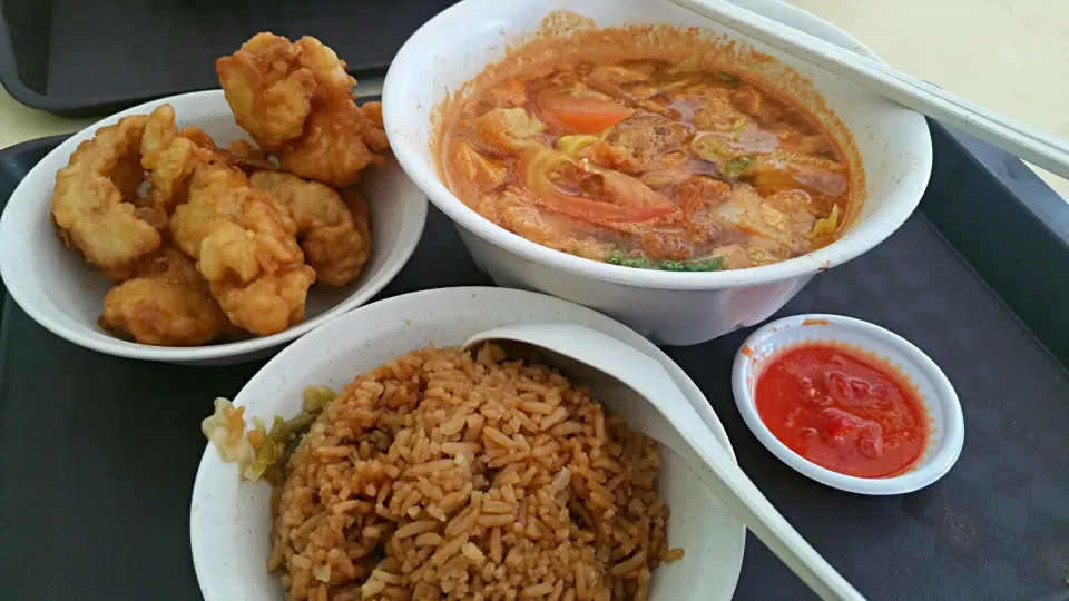 Famous Fish Soup ~ Cabbage Rice + Tom Yum Soup + Fried Fish 😍😋😙👄👅👅👅💋💋💋💋💋location : Havelock Road Market $4 for this meal😉😉😉|🌷lynnlicious🌷さん