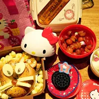 Snapdishの料理写真:Kitty Cat Bento Lunch|Cheryl Melnickさん