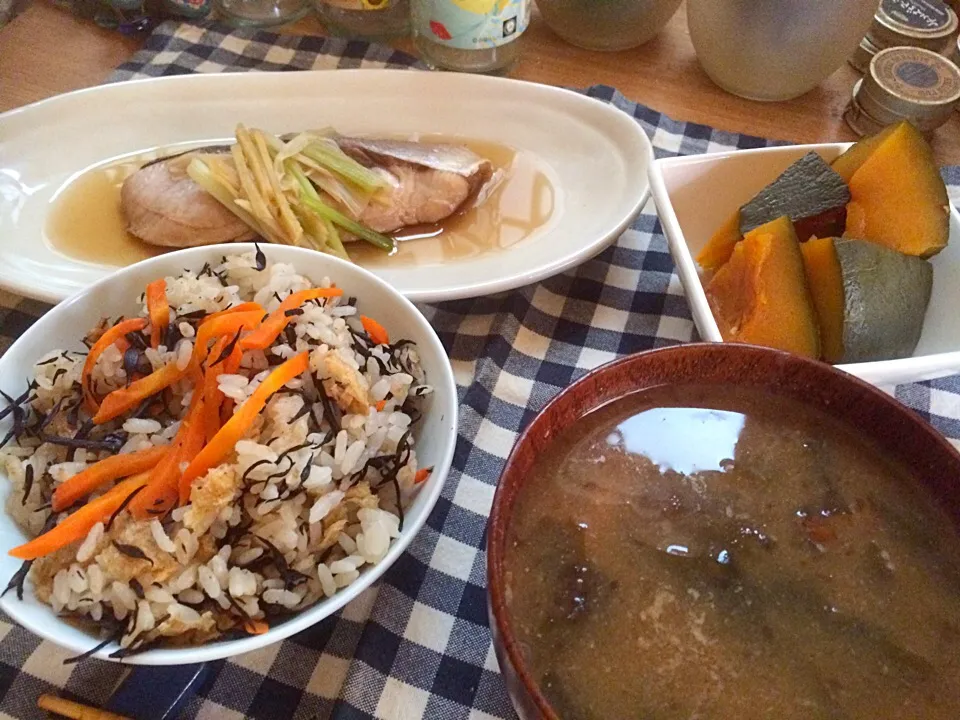 朝ごはん★鰤とねぎの速攻煮、かぼちゃの煮物、ひじきごはん、みそ汁|ハルさん