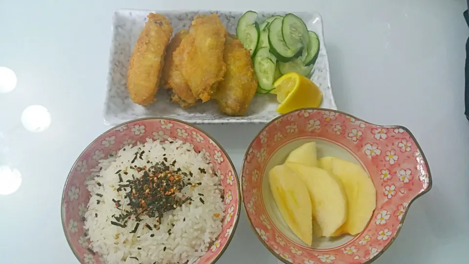 Fried wings rice + apples|🌷lynnlicious🌷さん