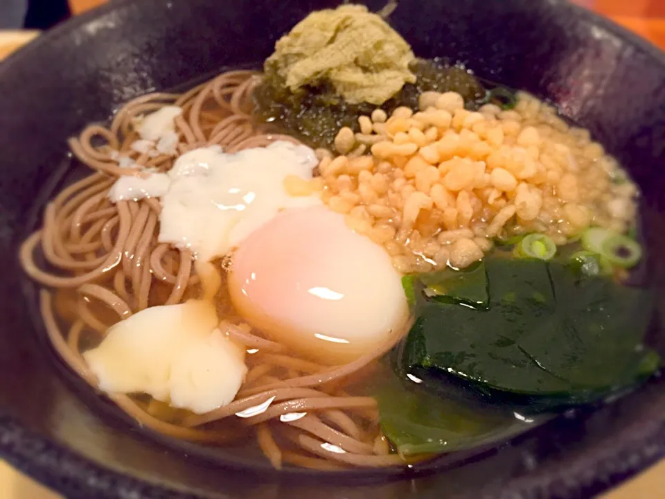 そして時代は蕎麦に戻る🍜オジサン、蕎麦以外に食べるものないのか？と思わないでね💦けふの昼餉は温玉とろろ昆布蕎麦どす😄|にゃあ（芸名）さん