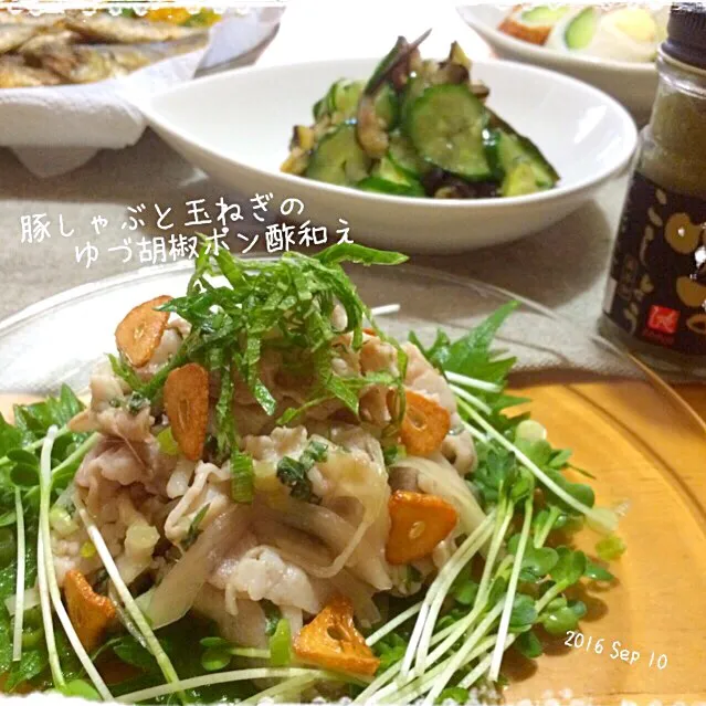 Snapdishの料理写真:まるまさんの料理 牛しゃぶしゃぶと新玉ねぎの柚子胡椒ポン酢和えを豚しゃぶで😅|みきおさん