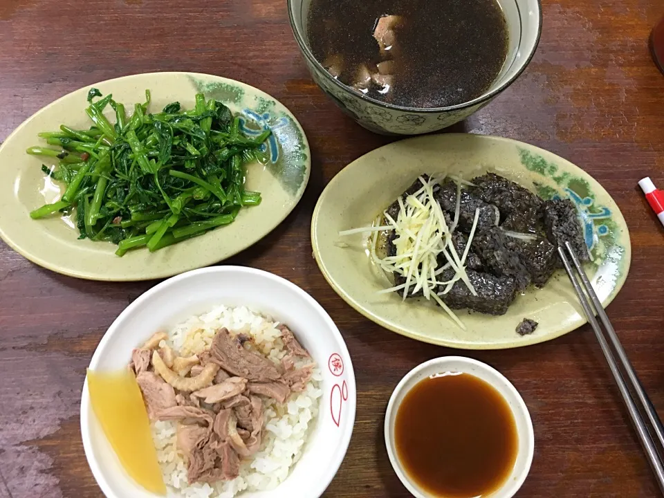 Snapdishの料理写真:鴨肉飯&當歸下水湯|Orangeさん