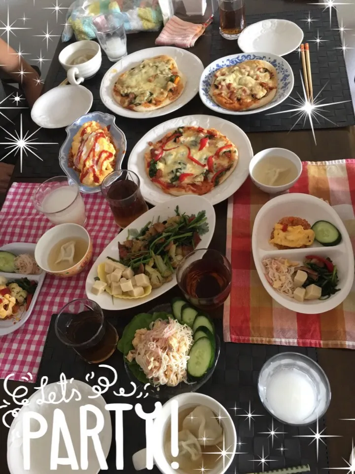 Snapdishの料理写真:女子だけどガッツリ食べますよ〜😋
ピザパーティー💖💖💖|よっちゃんさん