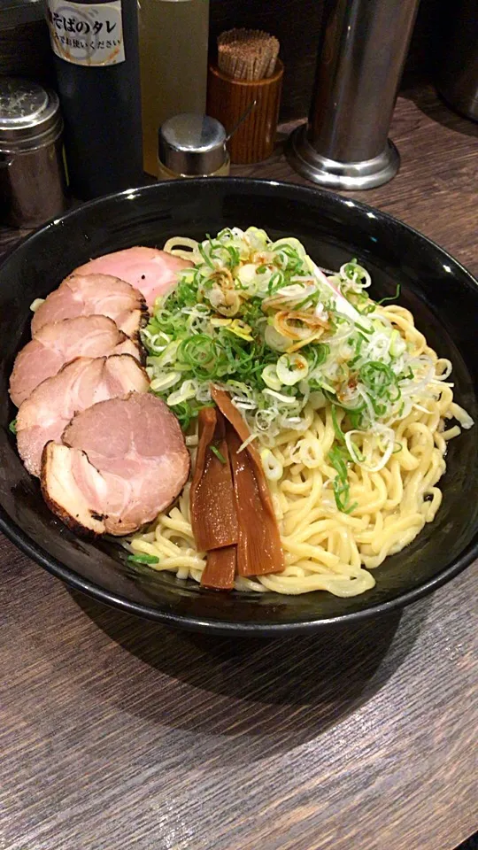 2日連荘 油そば専門店『ぶらぶら-伊勢佐木町店』＠ 炙りチャーシュー油そば 麺増し、ネギトッピング……旨いです‼️|Minor.SSKさん