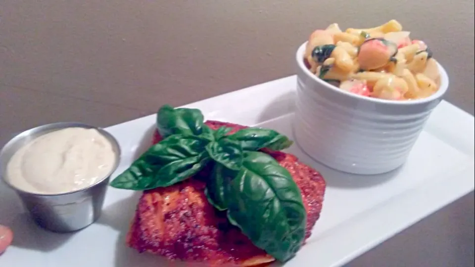 Pan-seared Salmon with Seafood Macaroni Florentine and Remoulade|Chef Ampさん