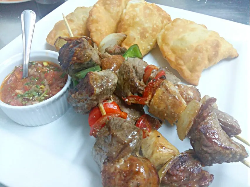 Snapdishの料理写真:empanadas y anticuchos|Alicia Perezさん