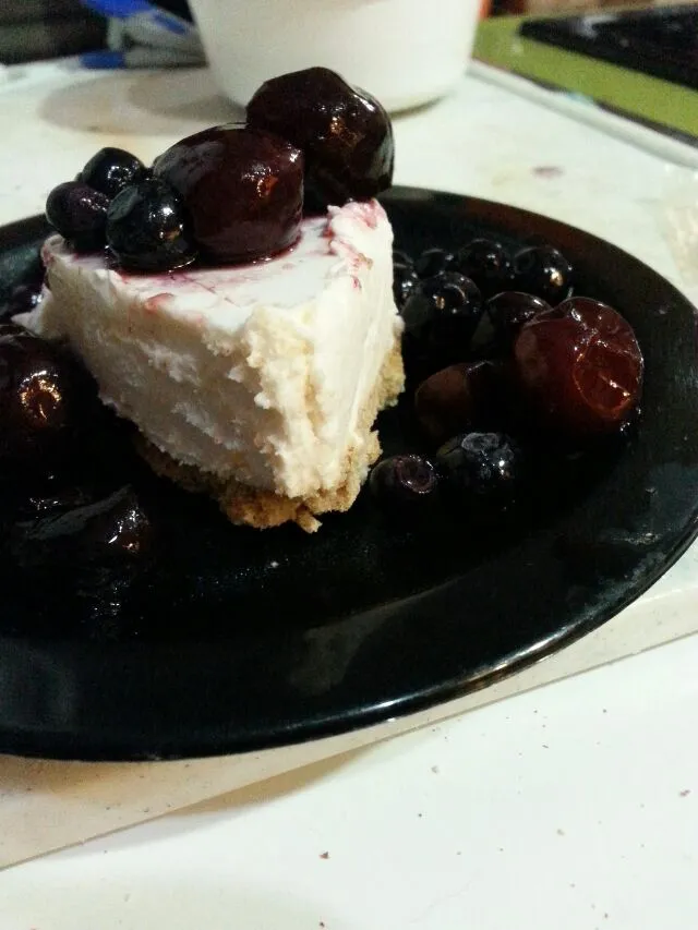 cheesecake with bb and cherry.|Polly Gelfusoさん