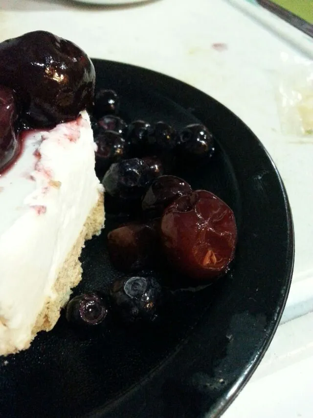 cheesecake with bb and cherry.  Just like the picture.|Polly Gelfusoさん