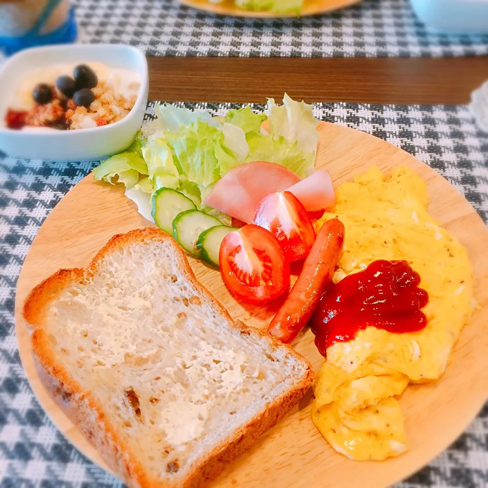 胡桃パンでワンプレート朝食🍞🍳|🍎ゆかりんご🍎さん