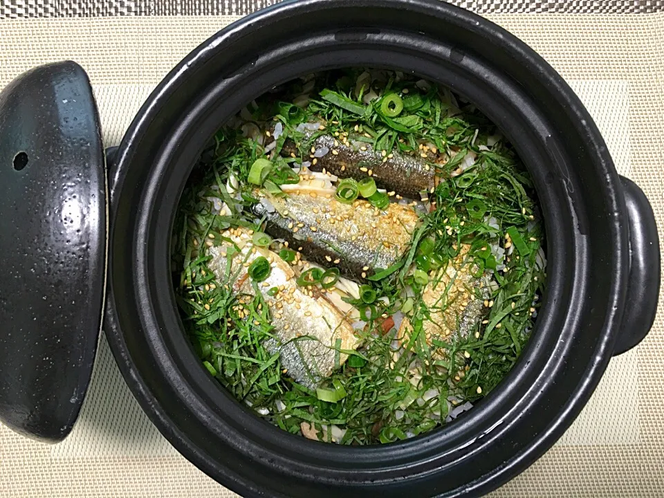 土鍋で秋刀魚ご飯。 お米も新米で、秋を感じます♪|YummyKさん