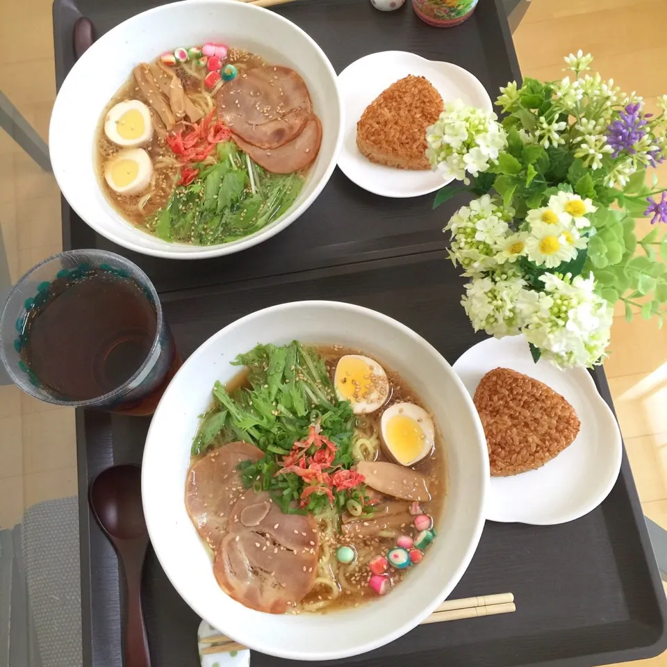 9/18❤︎主人と娘の休日ランチ❤︎
・とんこつ醤油ラーメン
・焼おにぎり|Makinsさん