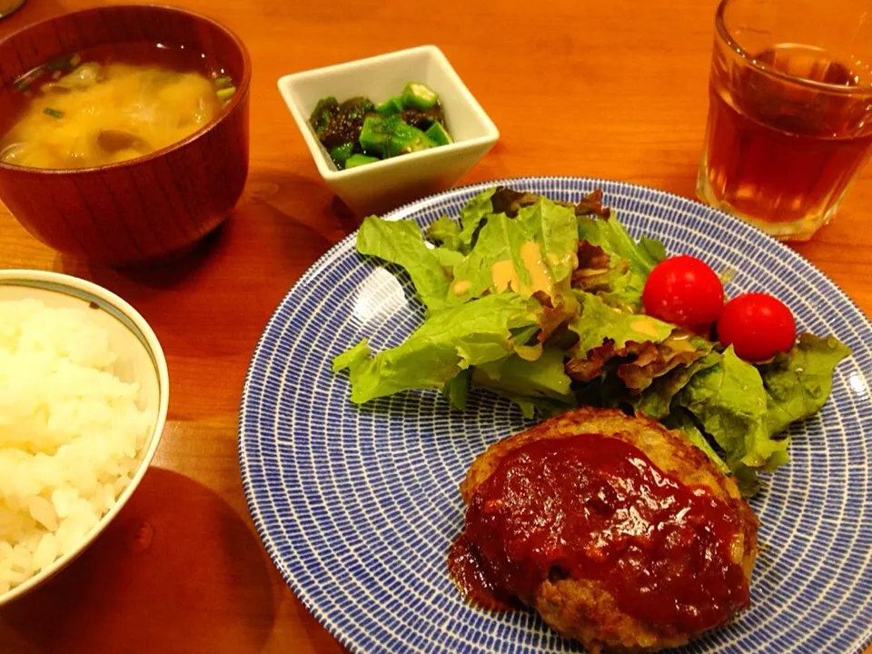 9/16 夕飯♪ ハンバーグ オクラとモズクの酢の物 味噌汁|ikukoさん