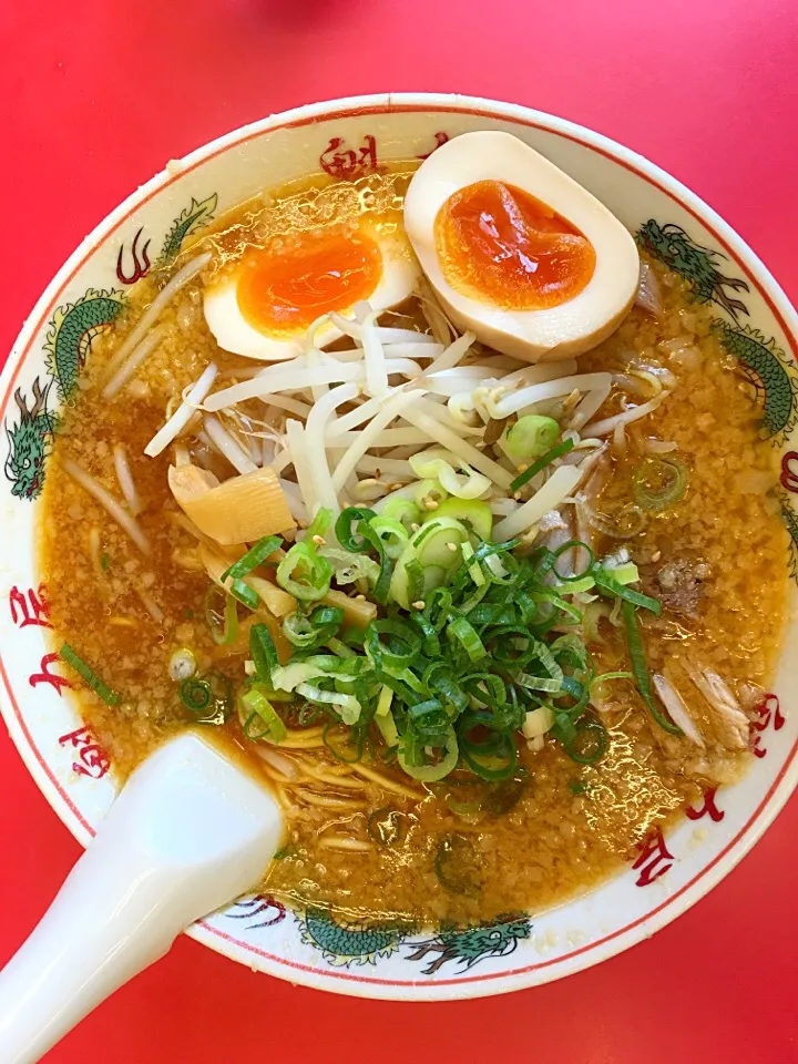 お昼は魁力屋の味噌ラーメン|まっさんさん