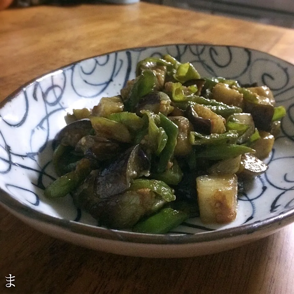 丸なすと万願寺唐辛子の味噌炒め|まる(丸大豆)さん