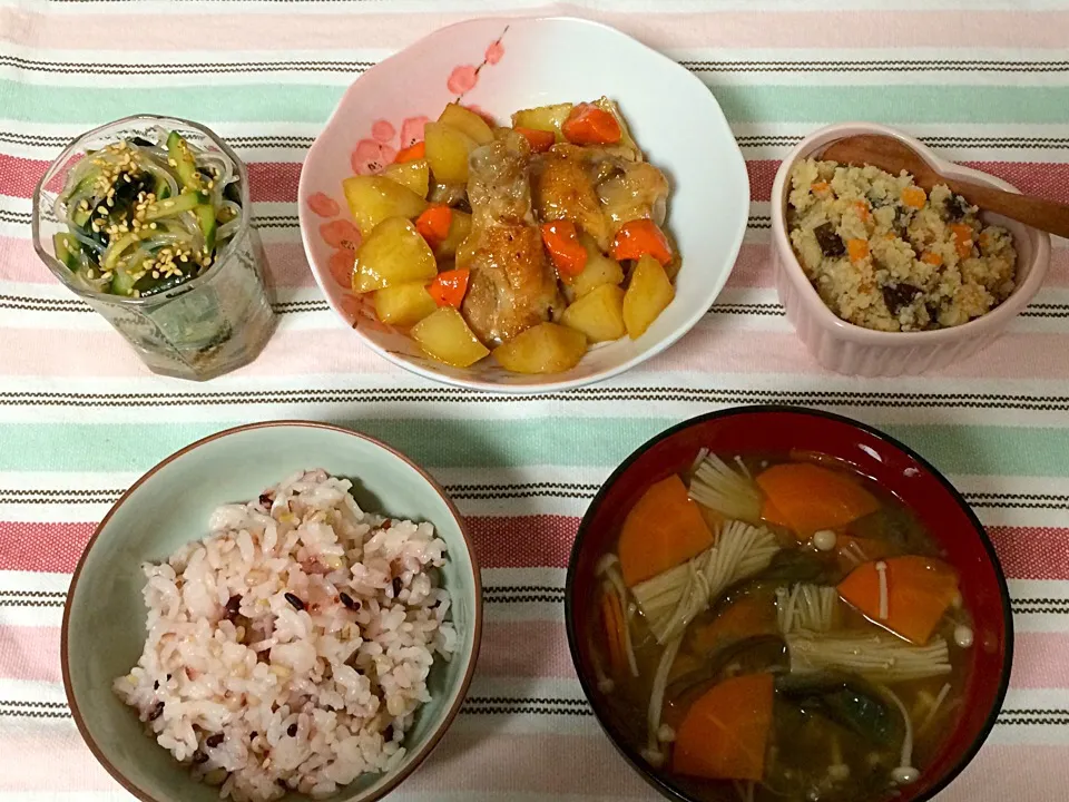 手羽元とじゃが芋の甘辛煮|ゆぴさん