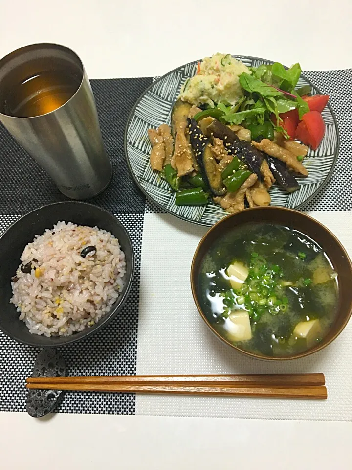 ♯豚肉となすピーマンの味噌炒め ♯ポテトサラダ♯十八穀米♯豆腐とわかめの味噌汁|なほぴさん